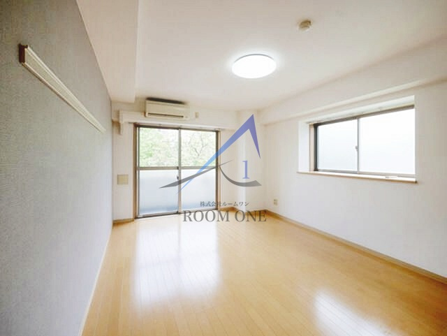 グッド　フラットⅢの居間・リビング|洋室のお部屋です。