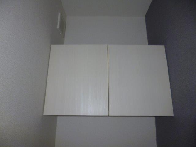 エムズガーデンBのトイレ|トイレ棚