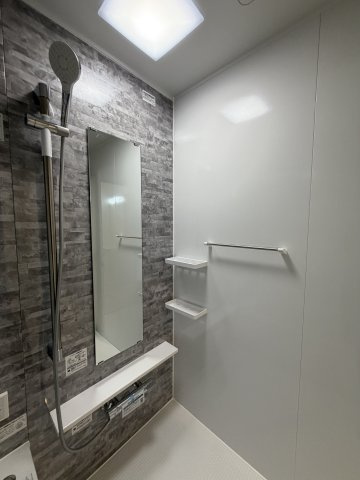 《仲介手数料無料》久喜市青葉３丁目5-5新築一戸建てグラファーレの浴室