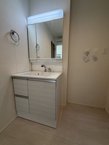 《仲介手数料無料》久喜市青葉３丁目5-5新築一戸建てグラファーレの独立洗面台
