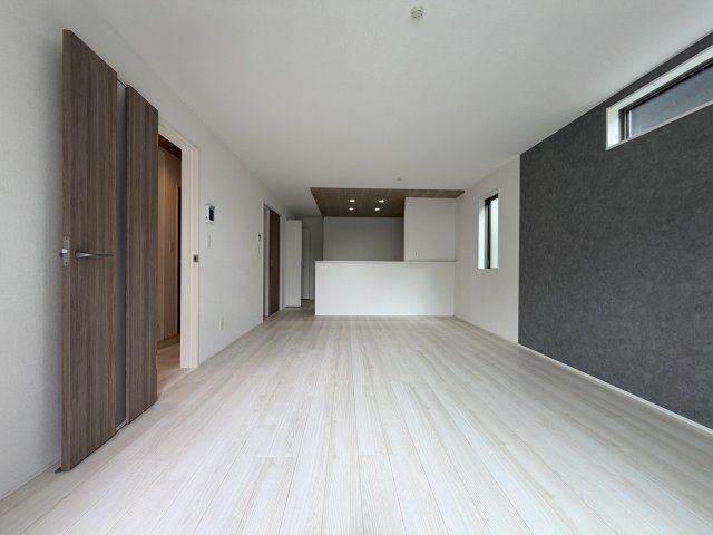 《仲介手数料無料》久喜市青葉３丁目5-5新築一戸建てグラファーレの居間・リビング|LDK18.25帖