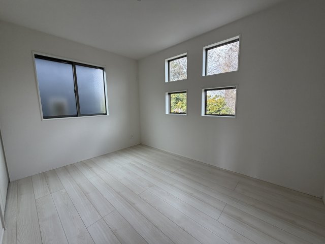 《仲介手数料無料》久喜市青葉３丁目5-5新築一戸建てグラファーレの洋室|2階 6帖