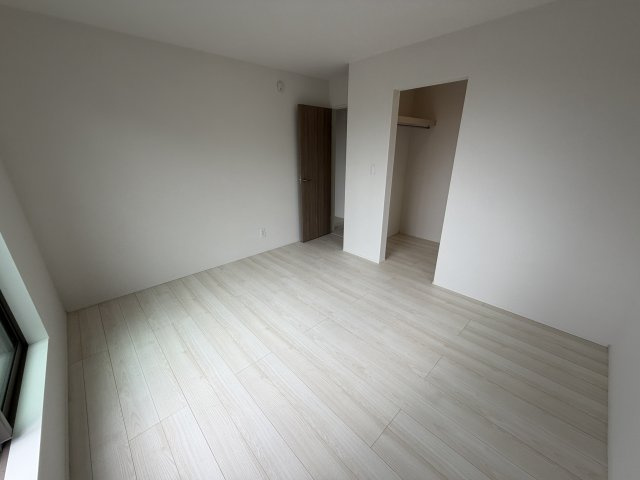 《仲介手数料無料》久喜市青葉３丁目5-5新築一戸建てグラファーレの洋室|2階 7.25帖 南側