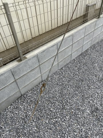 《仲介手数料無料》久喜市青葉３丁目5-5新築一戸建てグラファーレのその他|敷地内に電柱の支線が入っています。
