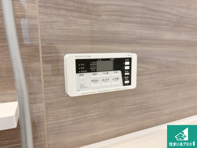 交野市私部　第2期　新築一戸建てのキッチン|リビングと統一感があり、使い勝手のいいキッチン。広々としているので、二人並んで作業が出来ちゃいます。お子様と一緒に色々なお料理に挑戦できるスペースがあります。