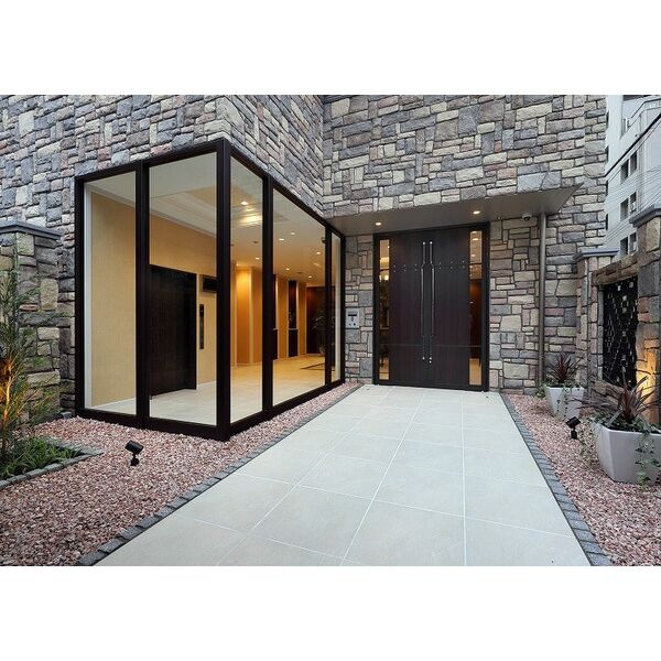 スプランディッド新大阪キャトルのエントランス