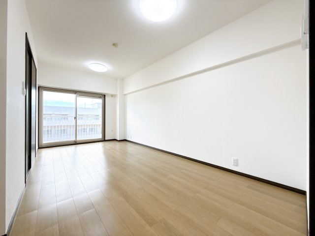 千葉市花見川区作新台８丁目の賃貸マンションの居間・リビング