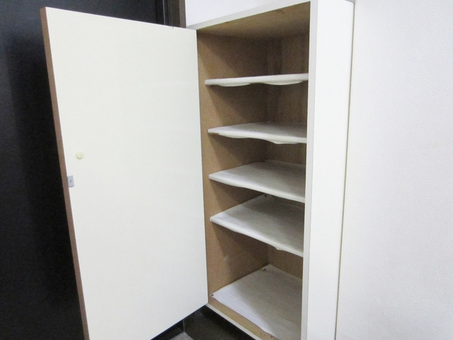 三浦ビルの内装|下足入れ付きですよ