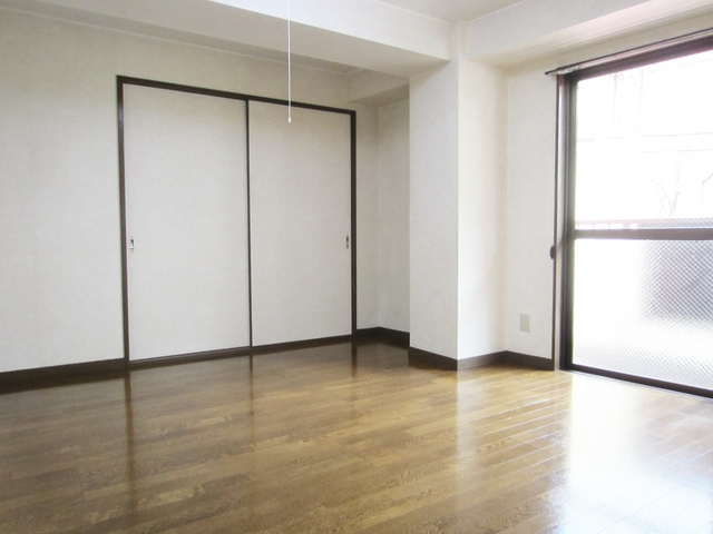 三浦ビルの居間・リビング|陽当たり良好な居室で広さも十分！