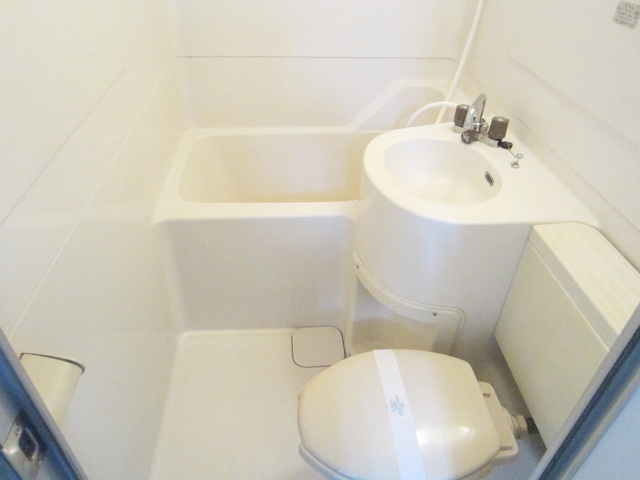 三浦ビルの浴室|清潔感のある3点ユニットです