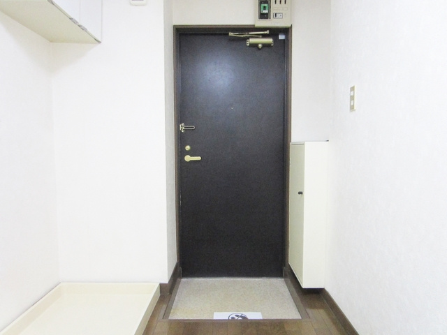 三浦ビルの玄関|収納付きの玄関ですっきり使えます