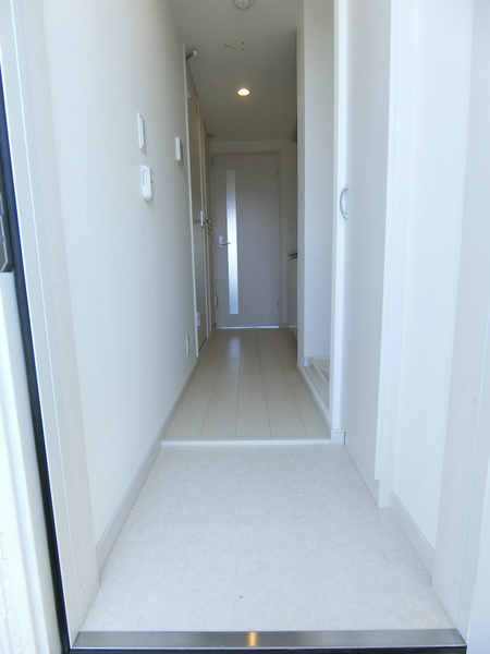 リブリ・アヴニールの玄関|別部屋の写真です