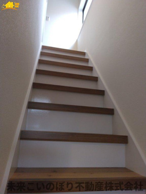 【内装】 | さいたま市北区宮原町4丁目中古戸建て | 階段スペースには手すりがついており安心です