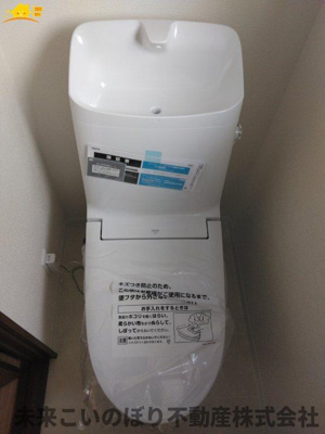 【トイレ】 | さいたま市北区宮原町4丁目中古戸建て | シンプルな機能を搭載したトイレ。家族みんなが使う場所だからこそ清潔にこだわりたいですね。