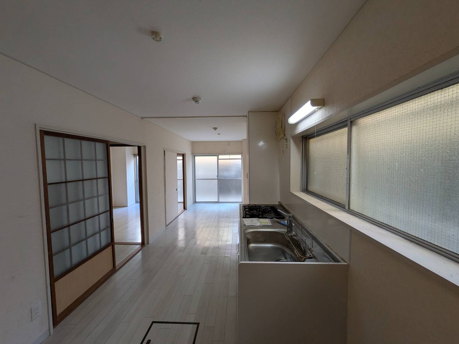 吉田マンションの居間・リビング