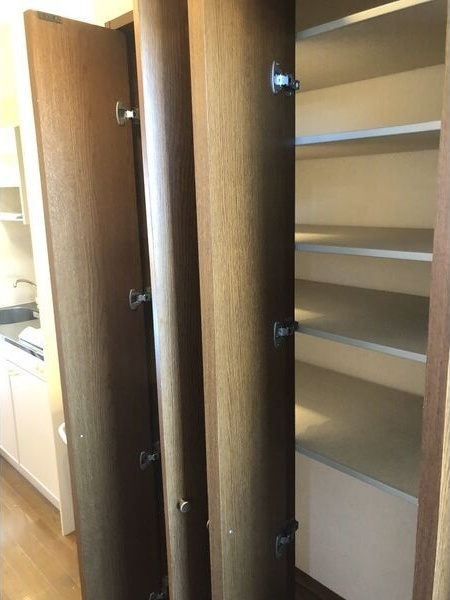 シャルマン上ノ宮の玄関