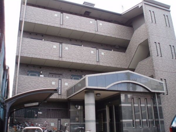 シャルマン上ノ宮の外観