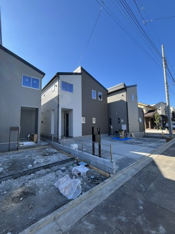 新築一戸建　飯能市双柳　全11棟　②号棟の前面道路含む現地写真