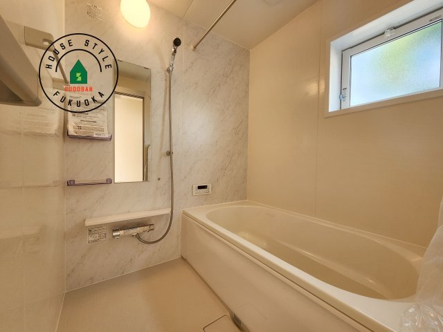 福岡市東区高美台3丁目第2-2棟（1号棟）の浴室|1日の疲れを癒してくれる広々バスルーム。雨の日のお洗濯にも大活躍な浴室乾燥機付です！