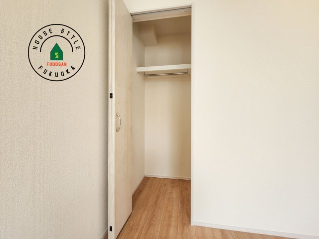 福岡市東区高美台3丁目第2-2棟（1号棟）の収納|洋服や大きな荷物が多い方や人数の多いご家族などは、一般的なクローゼットよりもウォークインクローゼットのほうが使い勝手が良いです。