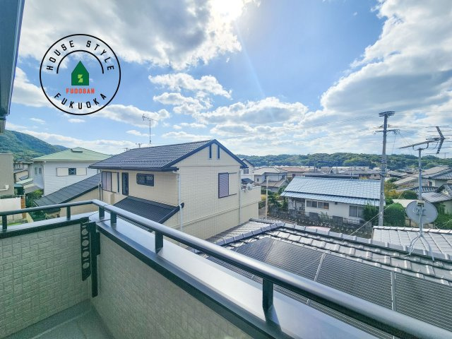 福岡市東区高美台3丁目第2-2棟（1号棟）の展望|窓から緑が見える物件も魅力的です。