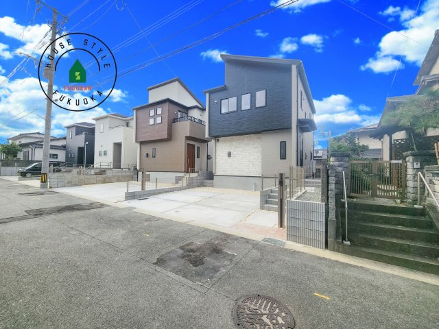 福岡市東区高美台3丁目第2-2棟（1号棟）の前面道路含む現地写真|見学の時間などお気軽にお問い合わせ下さい。