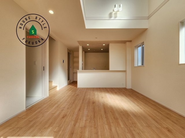 福岡市東区高美台3丁目第2-2棟（1号棟）の居間・リビング|キッチンからリビングをしっかり確認できます。家族の笑顔があふれる空間になりそうですね。