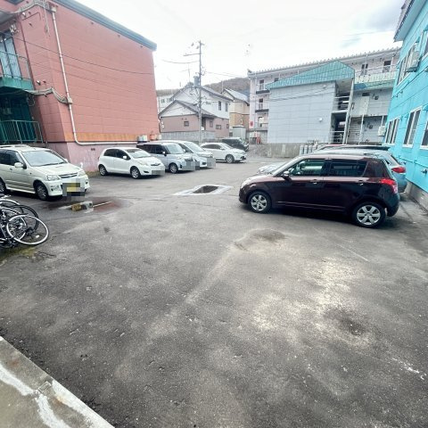 ハイツラポートＤの駐車場