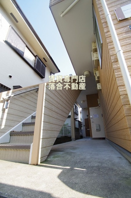 【エントランス】 | ティファナ橋本 | 清潔なエントランス