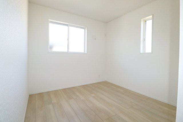 矢吹町東郷第3　　　1号棟　　　善郷小学校、矢吹中学区の洋室