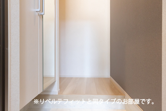 ヒカルサ瑞江ウエストの玄関