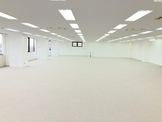 川村第１０ビルのロビー| 