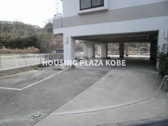 名谷ヒルズの駐車場