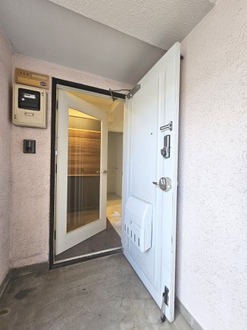 ユニパリス柏駅前の玄関|玄関2重扉で外から室内も見えやすい