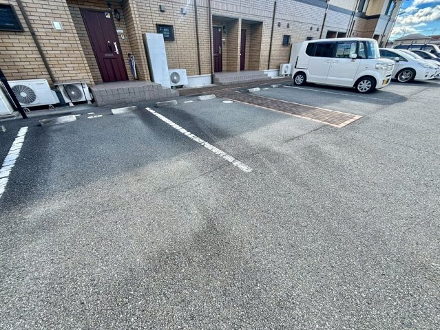 エルシオン竹ヶ花の駐車場