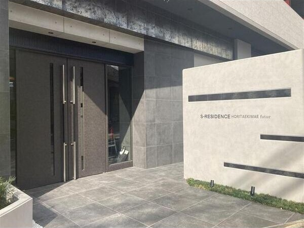 S-RESIDENCE堀田駅前futur(フチュール)のエントランス