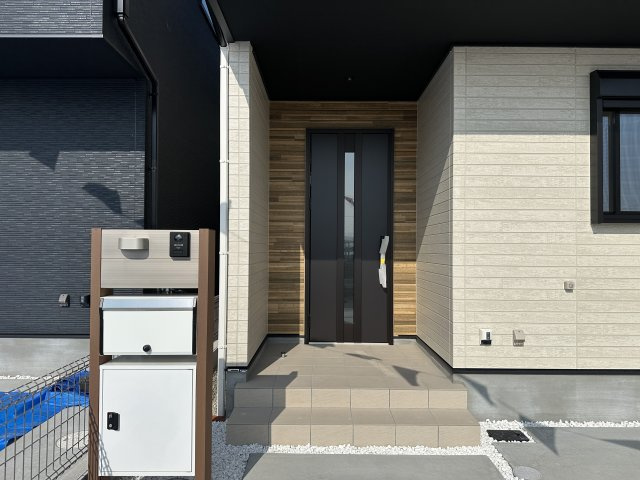 明石市朝霧南町３丁目新築戸建３号地の玄関