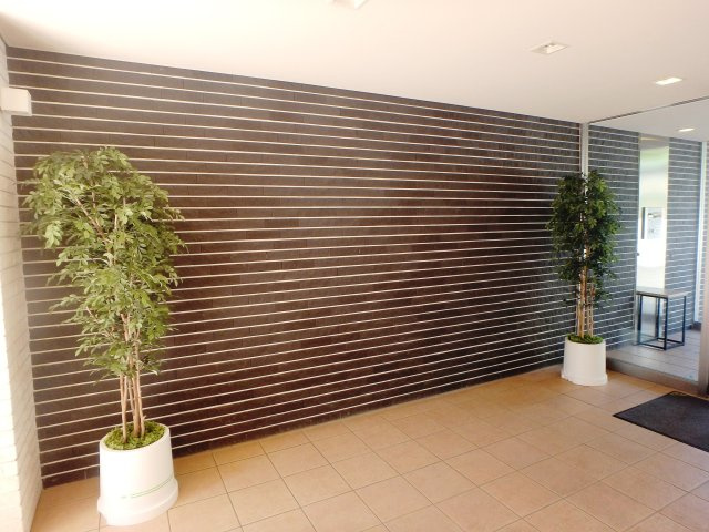 レガーロ旭町のエントランス|エントランスを抜け、パティオへ♪