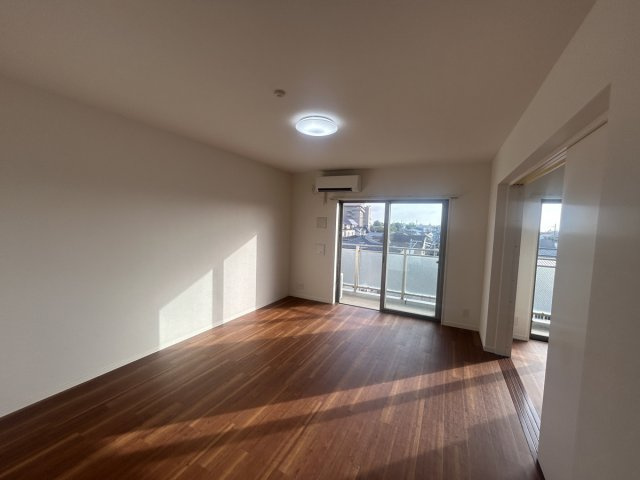 レガーロ旭町の居間・リビング