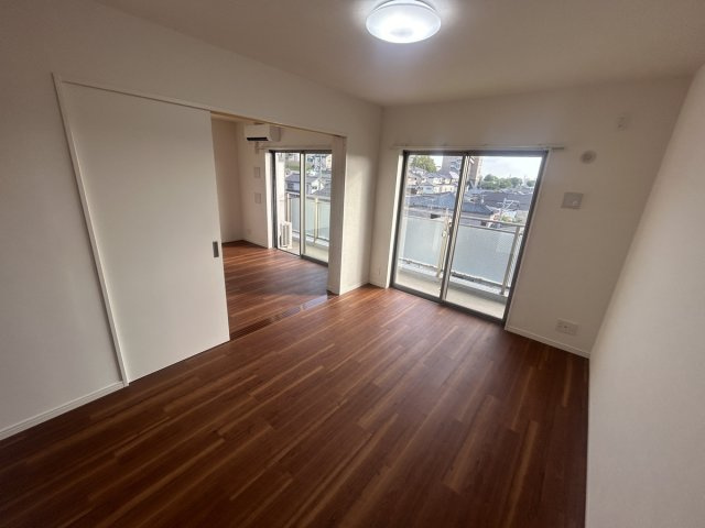 レガーロ旭町の居間・リビング|リビングと洋室をつなげると広々空間になります♪