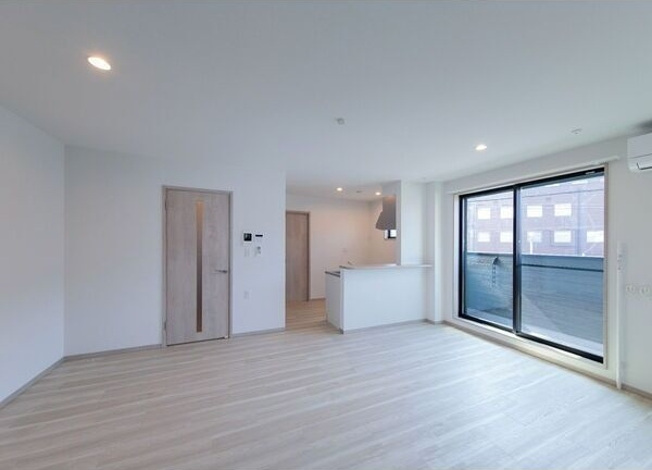 DEVELD栄生　WESTの居間・リビング