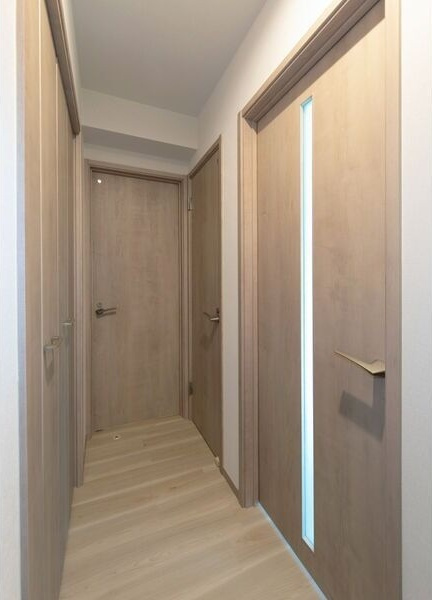 DEVELD栄生　WESTの玄関