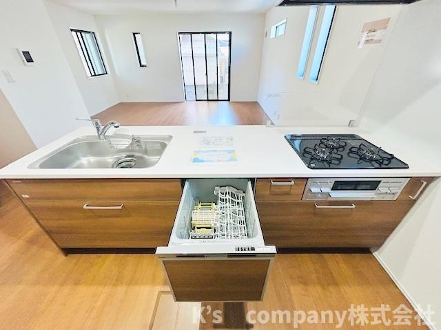 茅ヶ崎市松が丘2丁目　新築戸建　1号棟のキッチン|食器洗い乾燥機付きで家事の時短に役立ちます☆