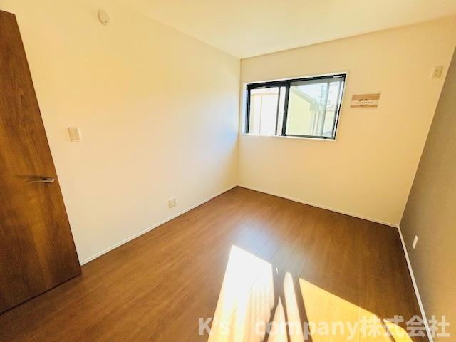 茅ヶ崎市松が丘2丁目　新築戸建　1号棟の寝室|洋室スペース◇主寝室にもお勧めのお部屋です◇