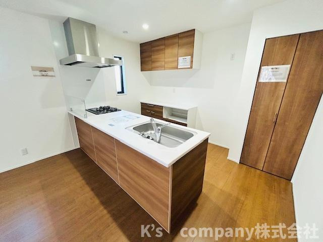 茅ヶ崎市松が丘2丁目　新築戸建　1号棟のキッチン|リビングにいるご家族を感じながらお料理ができるカウンターキッチン☆