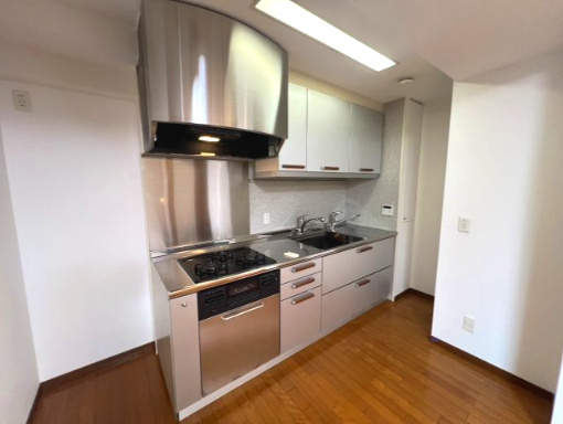 グランディア緑丘のキッチン|3口コンロで使いやすいキッチンです