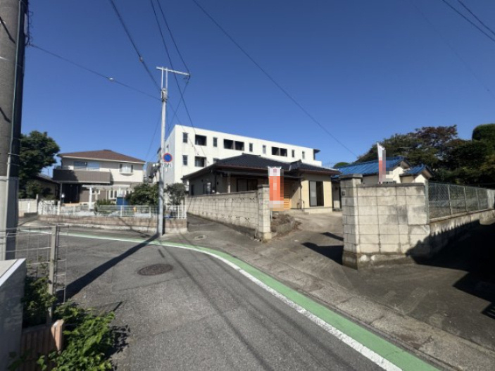前橋市昭和町　中古平屋住宅の前面道路含む現地写真|南西側前面道路　幅員約3.7ｍ～4.7ｍ