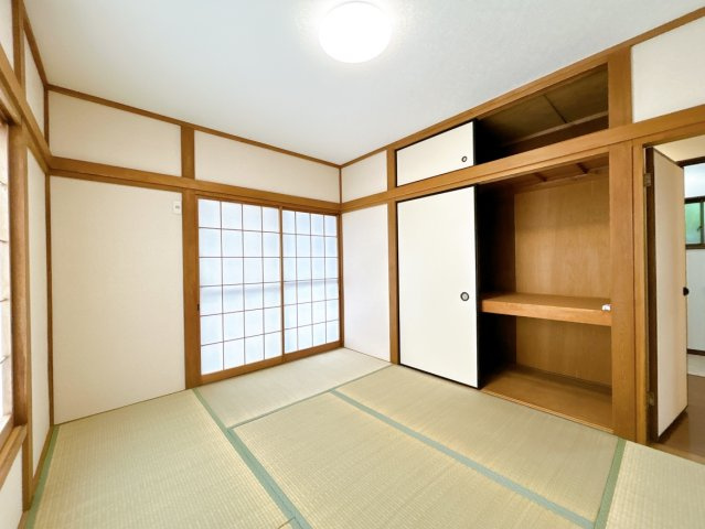 ふじみ野市鶴ケ岡３丁目の中古一戸建の収納|2階6帖の和室です。