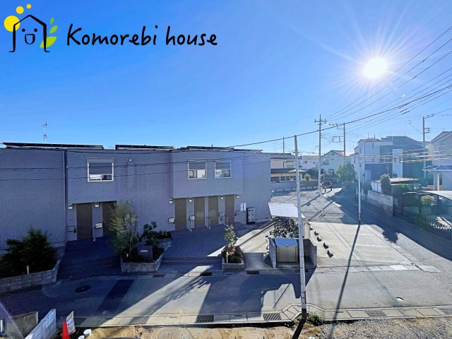 さいたま市西区西大宮　3期　新築一戸建て　KEIAI GRACE　01の展望|周囲に建物はありますが、採光を遮ることが少なく、自然光がたっぷり入る心地よいバルコニーです。