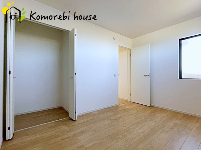 さいたま市西区西大宮　3期　新築一戸建て　KEIAI GRACE　01の洋室|収納付きでゆとりのある空間。寝室としても、将来的には子ども部屋としても使え、衣類やおもちゃもスッキリ片付く快適な部屋。